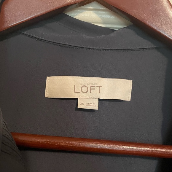 LOFT sleeveless button-up blouse - Picture 3 of 3